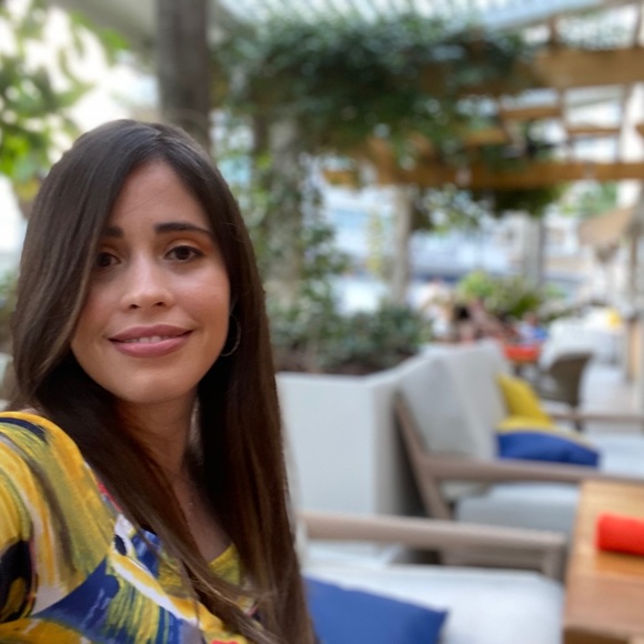 Meet your Posher, Liz - Picture 1 of 2